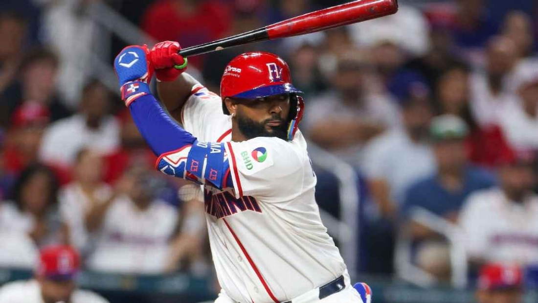 Júnior Caminero pegó su tercer H4 en el WBC 2026 y el No. 15 de República Dominicana. Photo | Al Bello