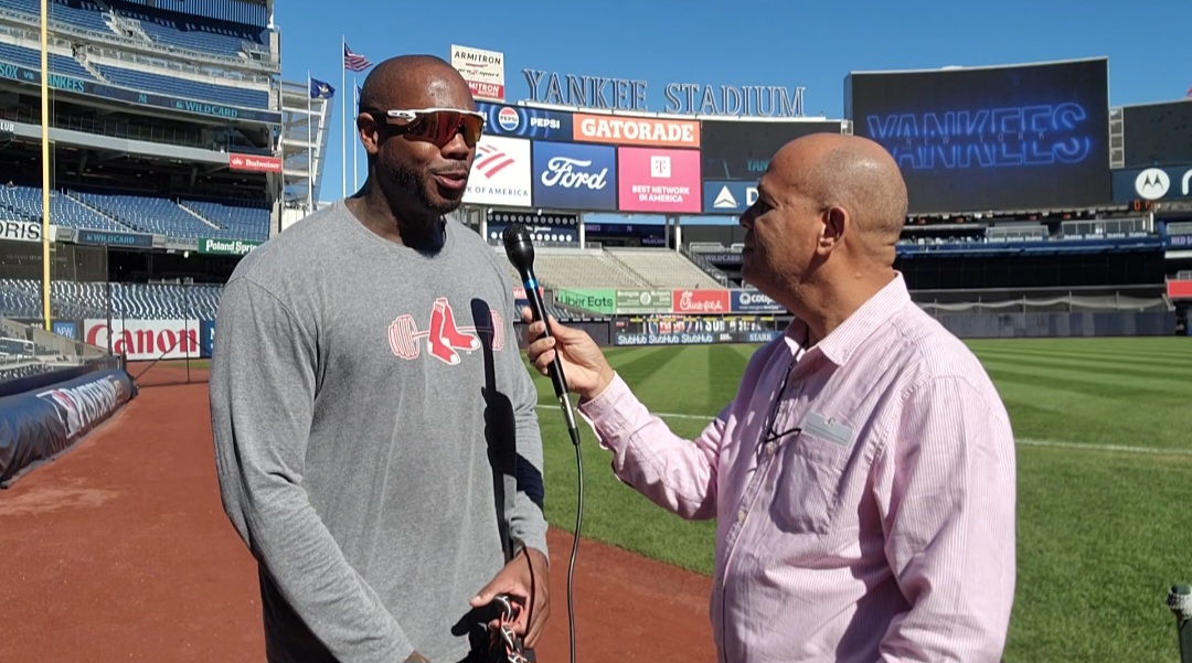 El Canelazo Digital: El cerrador de Los Medias Rojas de Boston Aroldis Chapman, ofrece declaraciones al periodista dominicano Carlos TATIS. Foto de archivo.