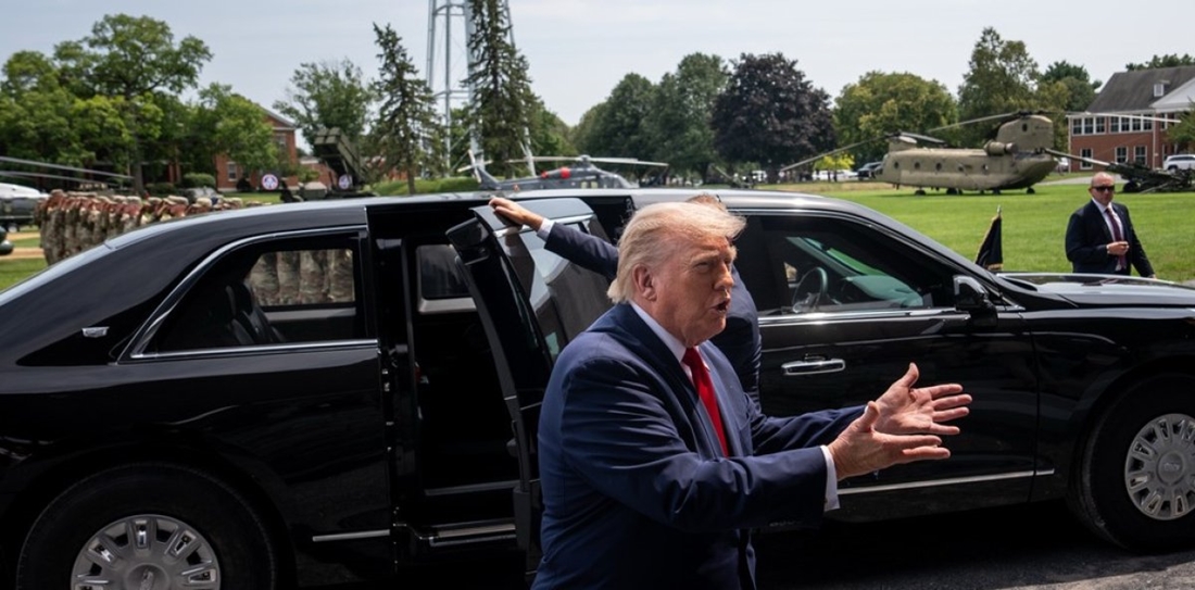 Momentos en que el presidente Donald Trump llega a la Cumbre de Defensa e Innovación de Pensilvania. Photo |  Julia Demaree Nikhinson.