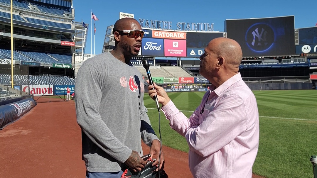 El Periodista Deportivo Carlos TATIS entrevista, al cerrador de Boston, Aroldis Chapman. Foto de Archivo